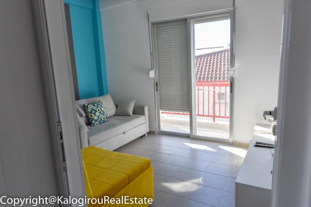 Posezení v ubytování New Apartment Nea Kalikratia Chalkidiki near beach