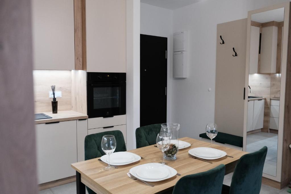 SpaceMore Apartments, Dmowskiego - 20 minut do RYNKU, Self Check-In 24H, Parking, City bikes - 17