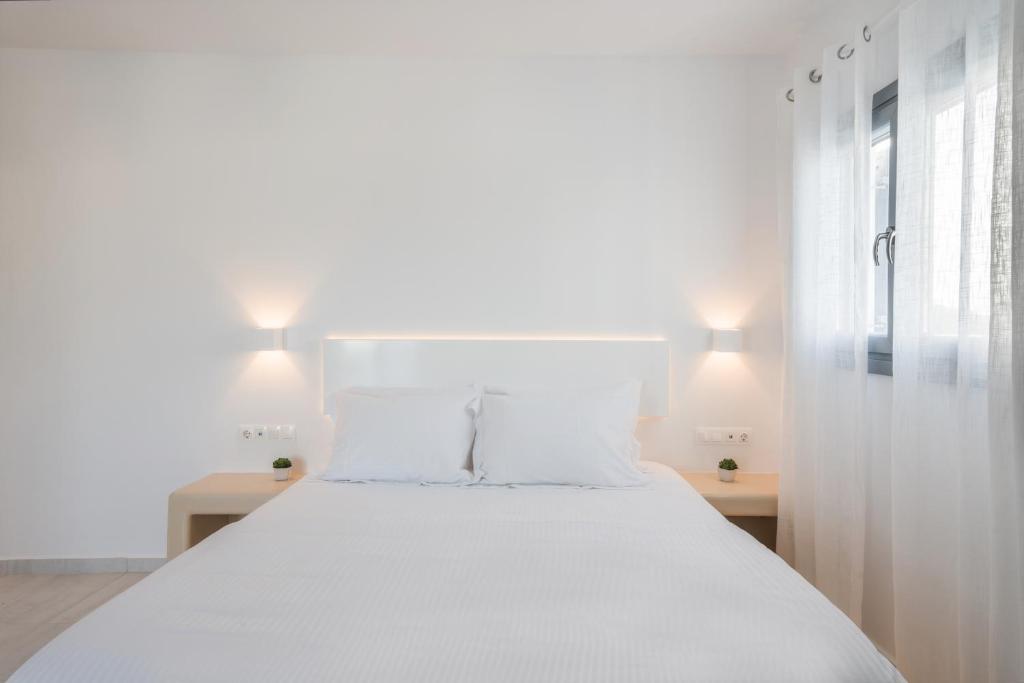 Postel nebo postele na pokoji v ubytování Bedspot Apartments Paros