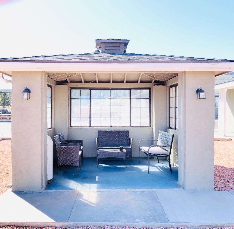 Posezení v ubytování Super 8 by Wyndham Williams West Route 66 - Grand Canyon Area