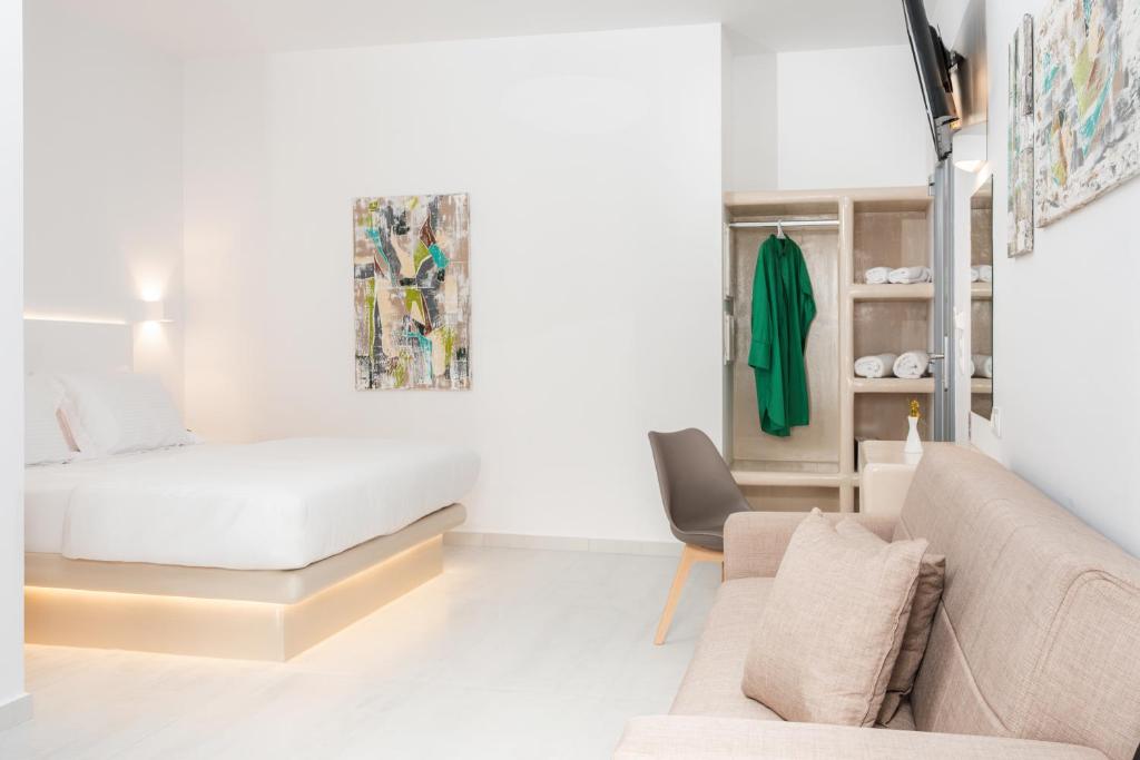Postel nebo postele na pokoji v ubytování Bedspot Apartments Paros