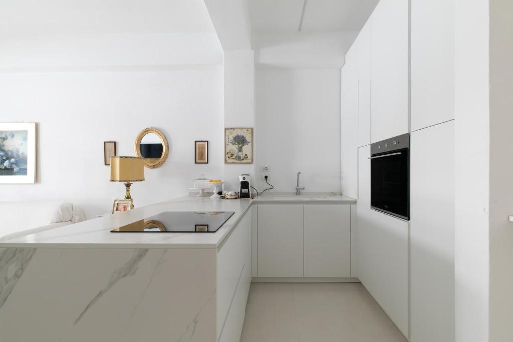 Virtuvė arba virtuvėlė apgyvendinimo įstaigoje Suite vista mare