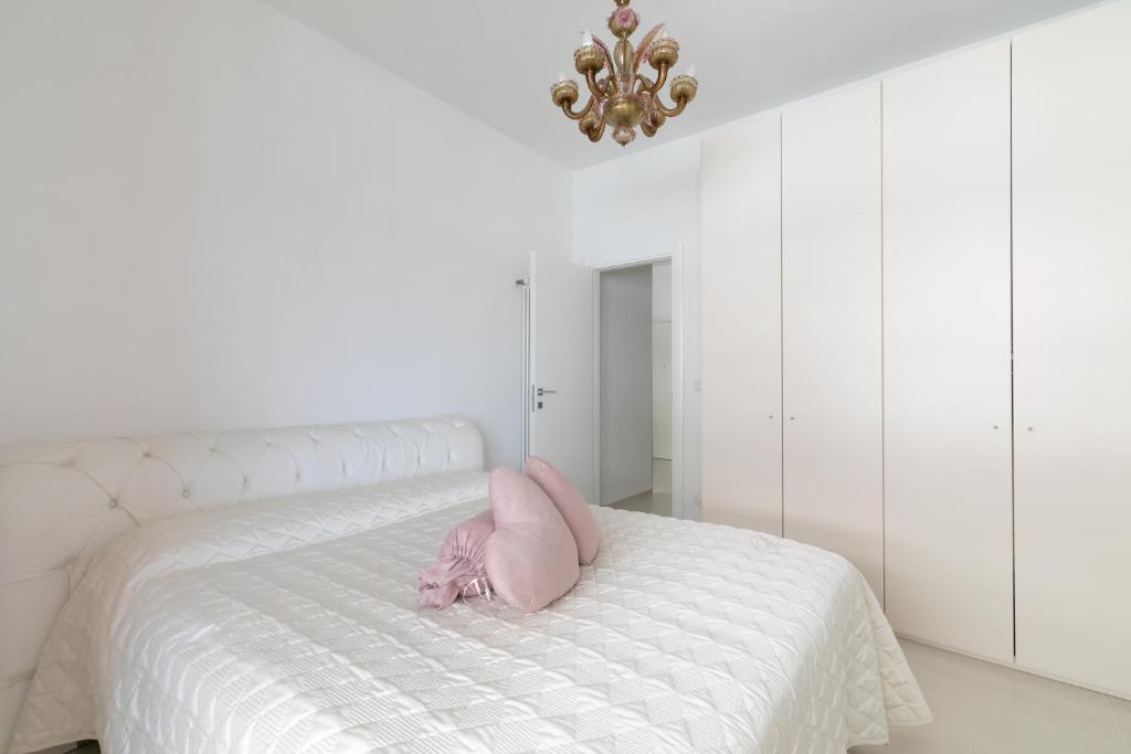A bed or beds in a room at Suite vista mare