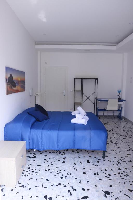 A bed or beds in a room at Attico vista mare