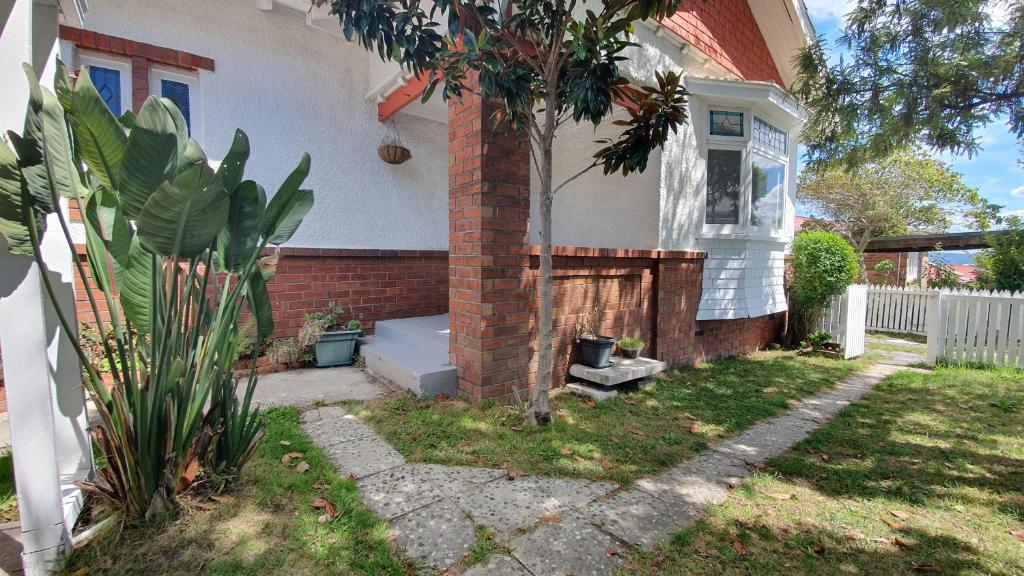 Kingsland Family Home - Resim 6