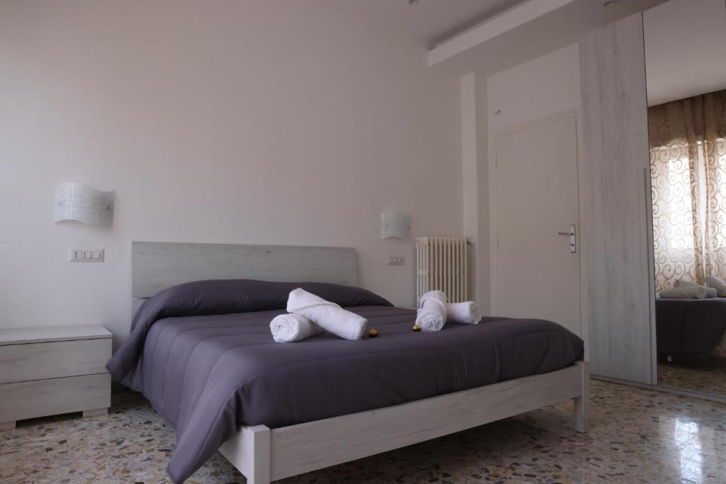 A bed or beds in a room at Attico vista mare