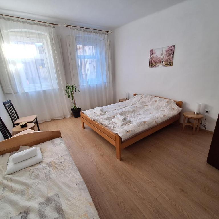 Ein Bett oder Betten in einem Zimmer der Unterkunft Dora