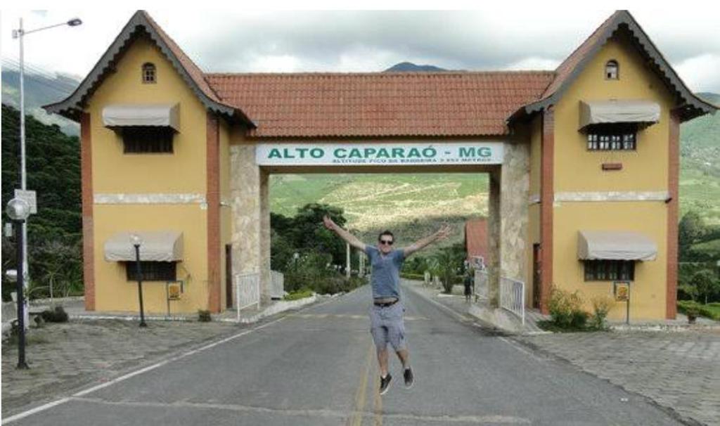 a man jumping in the street in front of a building at Casa da cylla in Alto Caparao