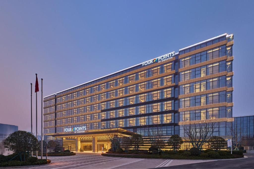 een weergave van de troef internationale hotel en casino bij Four Points by Sheraton Xi’an High-Tech Zone in Xi'an