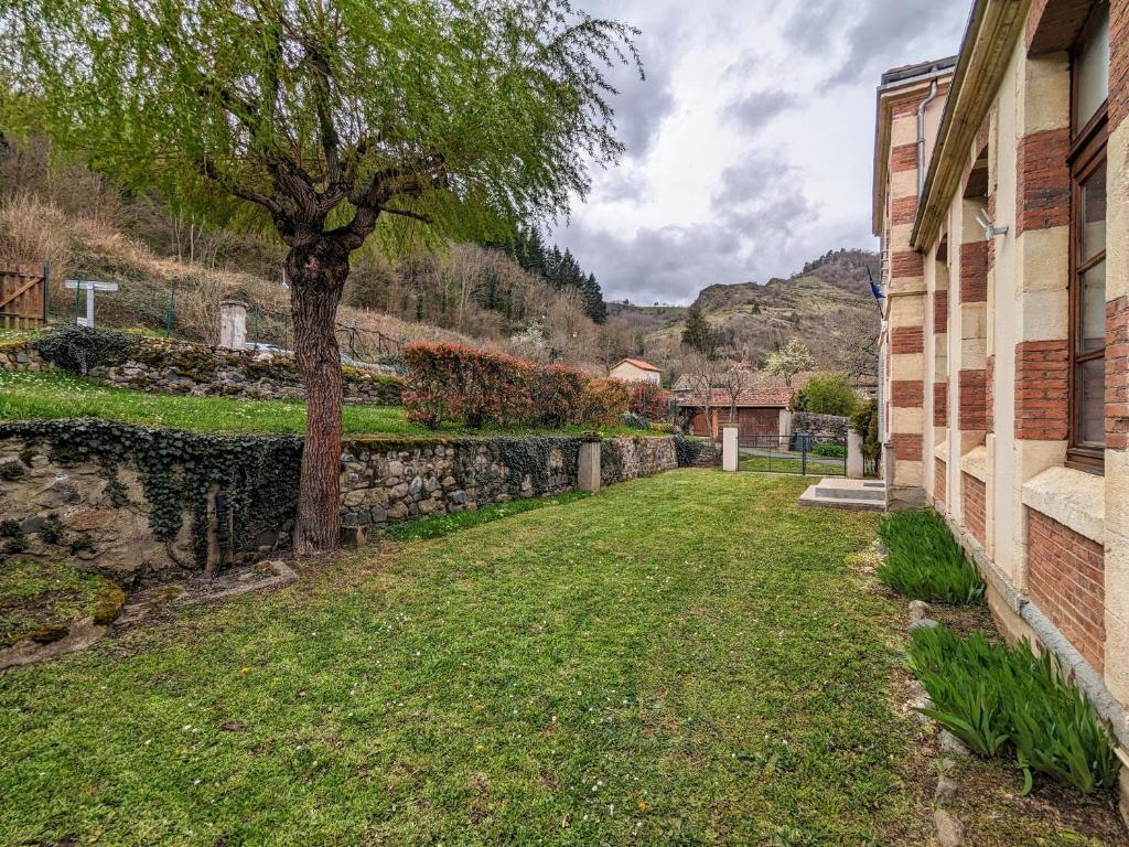 Gîte confortable 3 chambres au bord de l'Allier - FR-1-582-16 - Holiday Home (6 Adults)