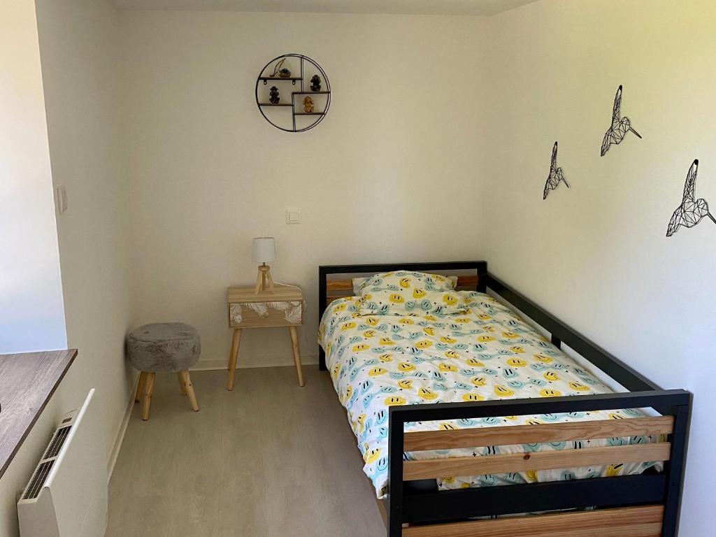 Posteľ alebo postele v izbe v ubytovaní Gîte de charme avec sauna, spa et terrain de pétanque à Plombières-les-Bains, idéal en famille - FR-1-589-432