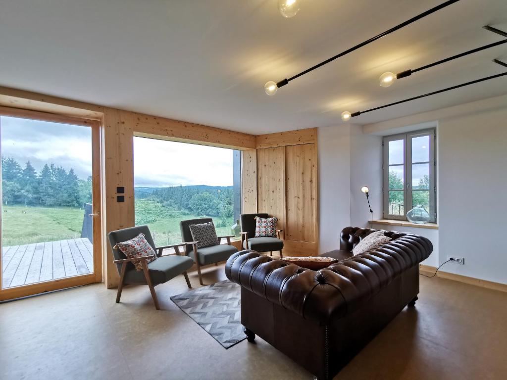 Gîte de Charme en Forêt: Nature, Confort, et Intimité Proche de Lyon et Clermont-Ferrand - FR-1-582-356 - Holiday Home