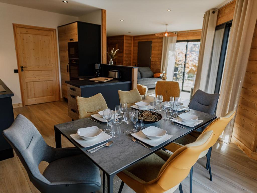 Posedenie v ubytovaní Lodge PMR avec jacuzzi privatif, accès spa et activités au bord du golf! - FR-1-582-372