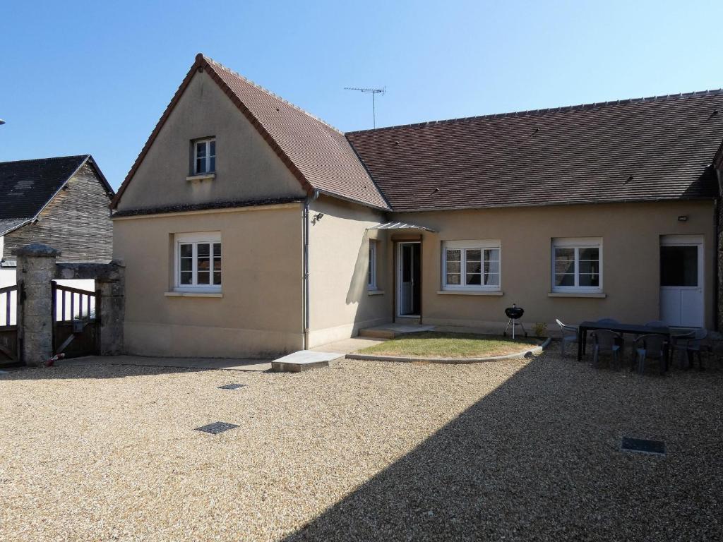 a house with a gravel driveway in front of it at Gîte Thivars, 4 pièces, 6 personnes - FR-1-581-114 in Thivars