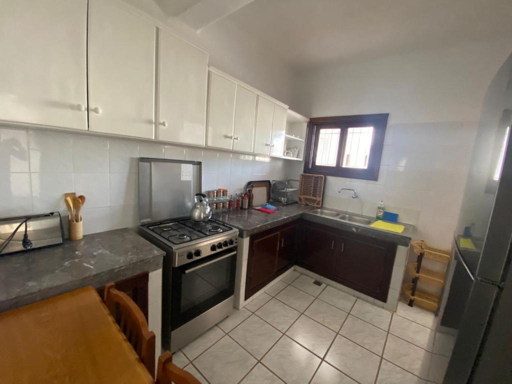 Kuchyňa alebo kuchynka v ubytovaní Jawhara Smir - Appartements, Piscine & Plage