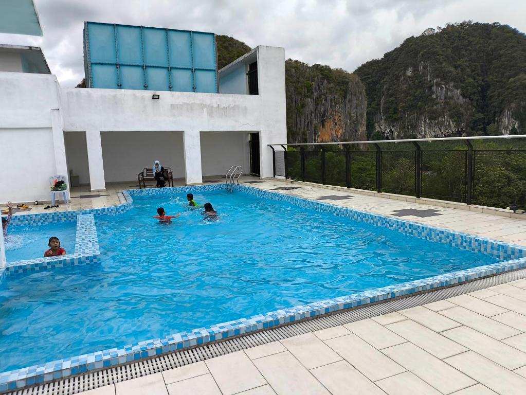 Bazén v ubytování ZH Studio Apartment Gua Musang With WIFI dan POOL nebo v jeho okolí