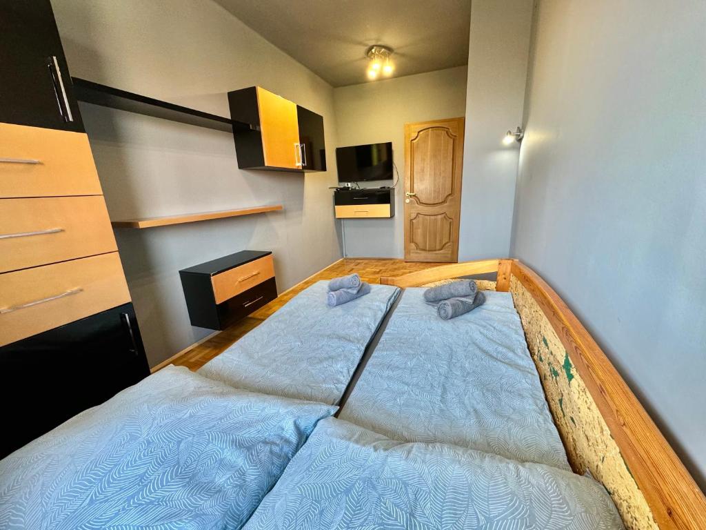 Łóżko lub łóżka w pokoju w obiekcie Bem Apartman