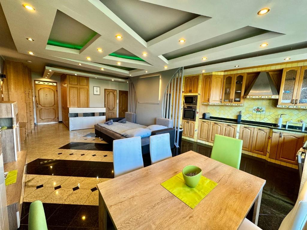 Kuchnia lub aneks kuchenny w obiekcie Bem Apartman