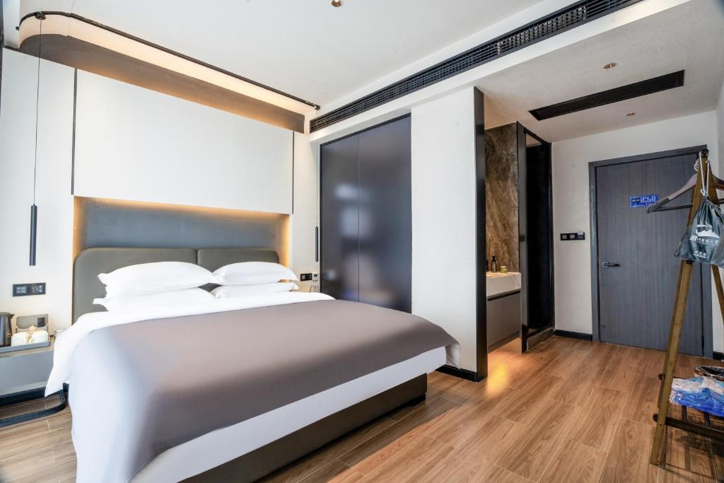 Postel nebo postele na pokoji v ubytování Shanming Boutique Homestay
