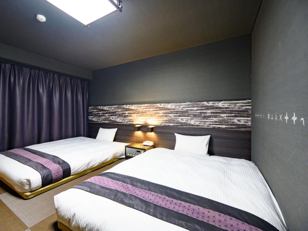 Postel nebo postele na pokoji v ubytování Iga Ueno City Hotel