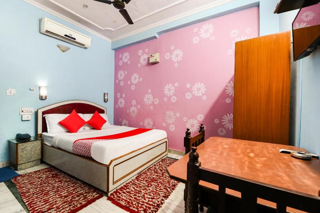 Cama o camas de una habitación en Super OYO Flagship 72253 Jai Maa Palace Hotel