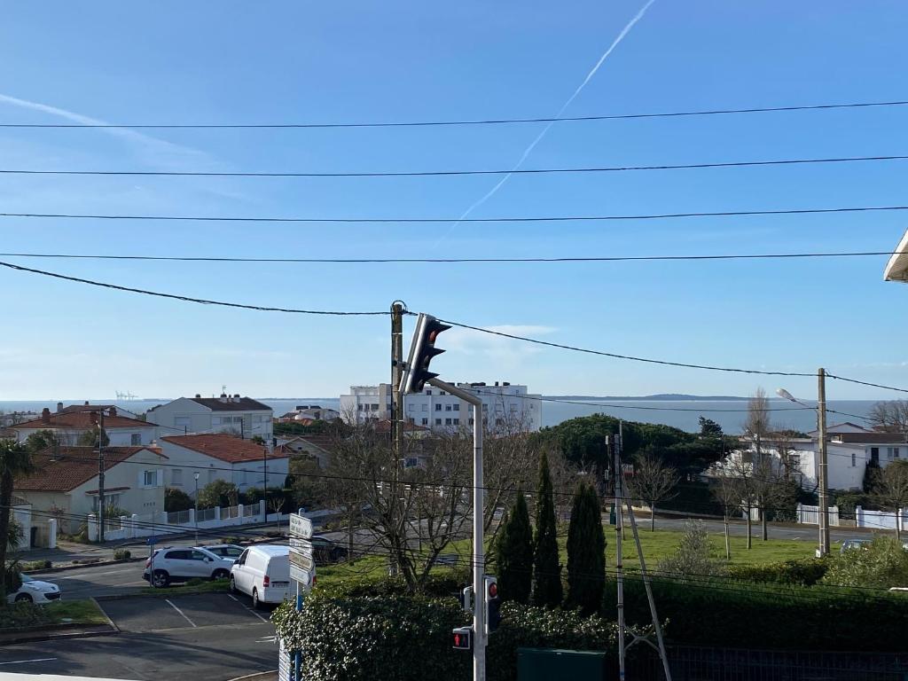 Zdjęcie z galerii obiektu Charmant T2 à 350m de la plage avec terrasse et garage à Royan - FR-1-539-44 w mieście Royan