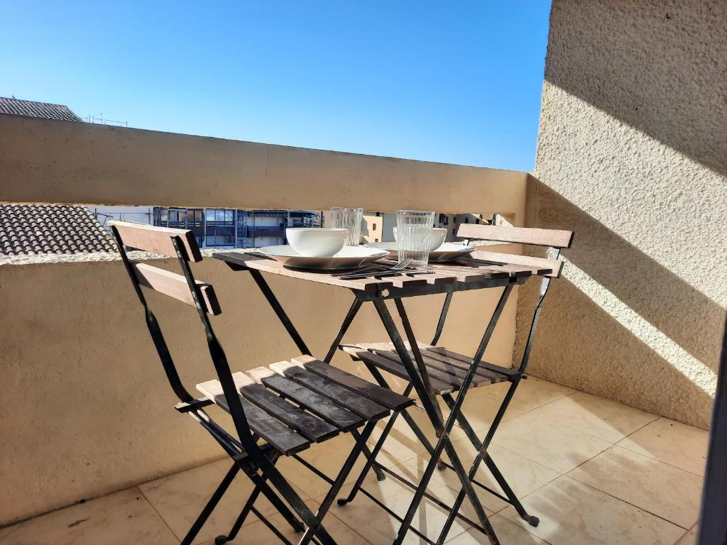 Balkón alebo terasa v ubytovaní Studio rénové Seignosse, à 2 min de la plage, balcon sud, proche commerces et parc aquatique - FR-1-239-871
