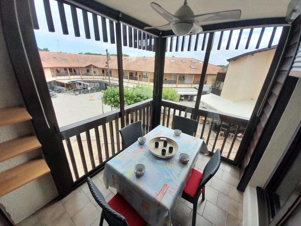 a view of a balcony with a table and chairs at Appartement T2 Tout Confort Centre-Ville Vieux-Boucau avec Parking Privatif et Proche des Plages - FR-1-239-926 in Vieux-Boucau-les-Bains