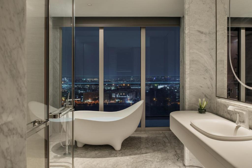 Koupelna v ubytování Vignette Collection The Xanadu Guangzhou, an IHG Hotel