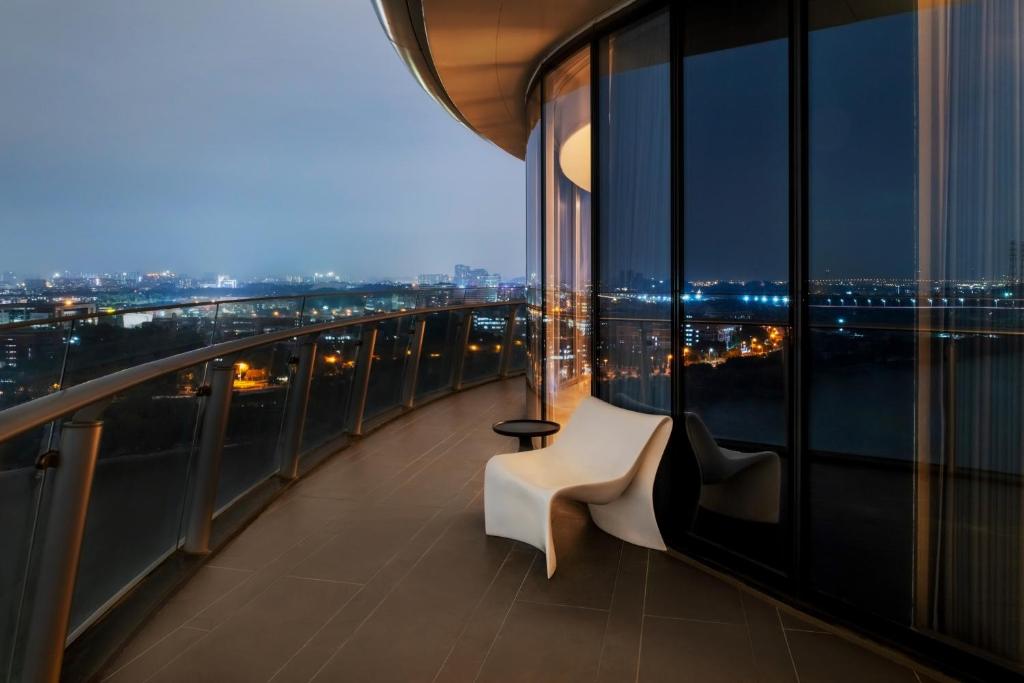 Balkón nebo terasa v ubytování Vignette Collection The Xanadu Guangzhou, an IHG Hotel