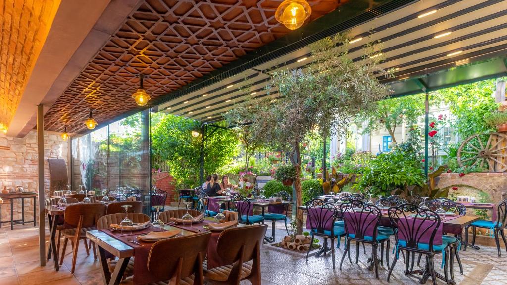 Restaurace v ubytování Olive Garden Apart