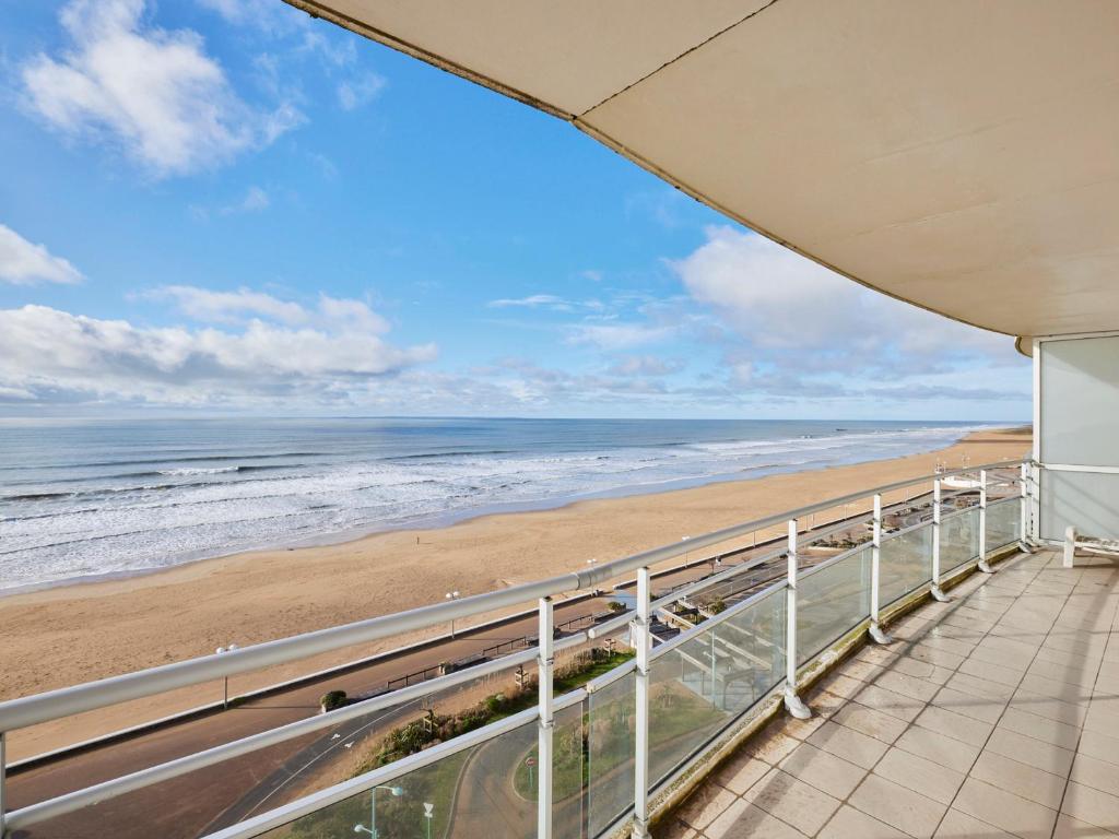 - Balcón frente al mar con vistas a la playa en Appartement Saint-Jean-de-Monts, 4 pièces, 7 personnes - FR-1-323-445, en Saint-Jean-de-Monts