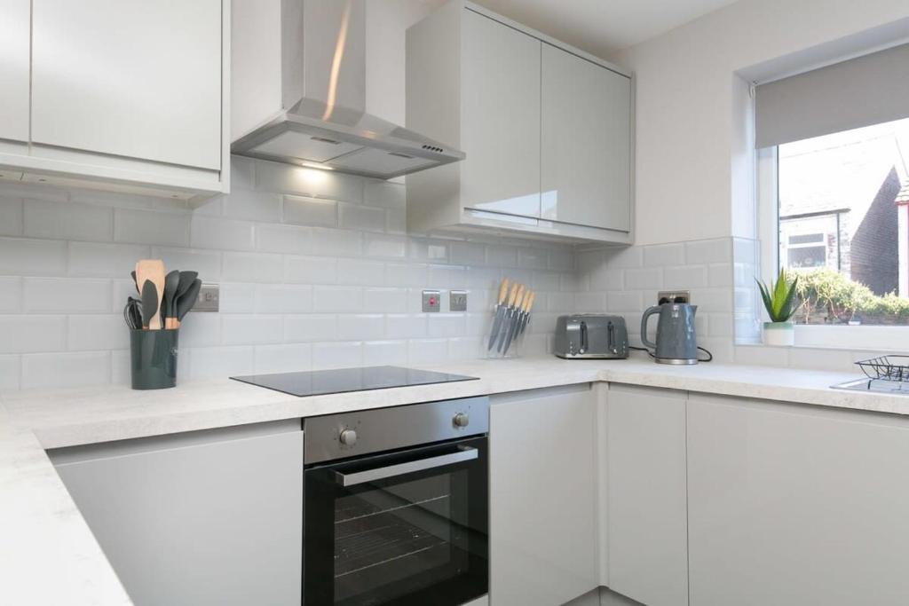A cozinha ou cozinha compacta de Stunning 2 Bedroom Apartment in Wallasey