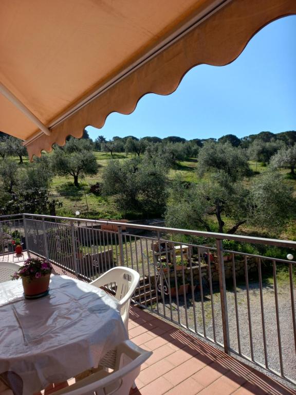 A balcony or terrace at Appartamenti per vacanze Valle Onesta