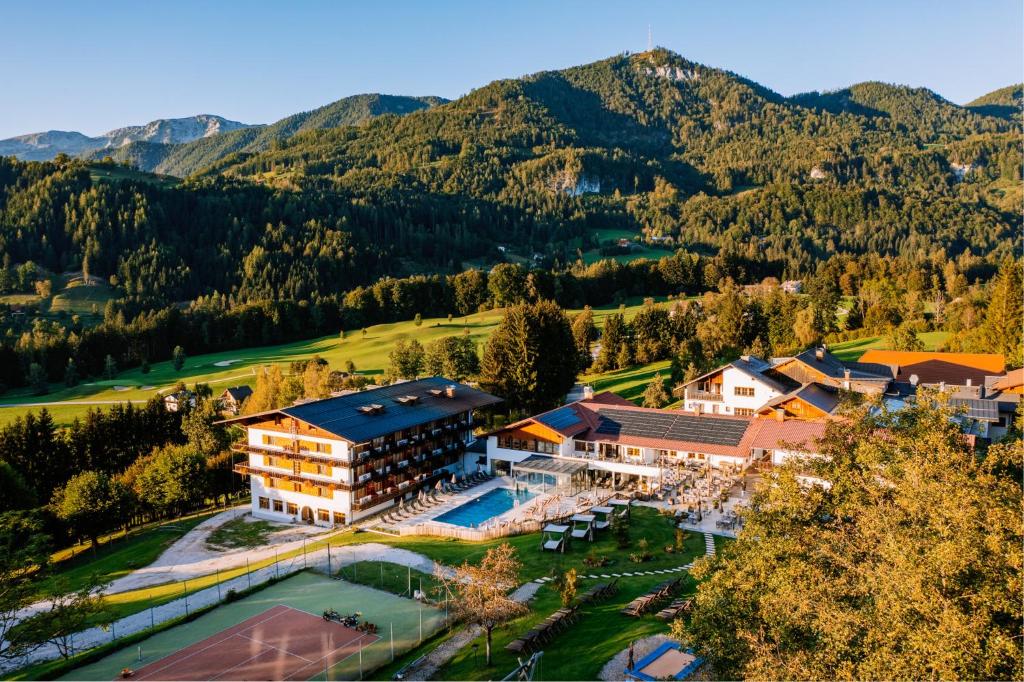 Nespecifikovaný výhled na hory nebo výhled na hory při pohledu z hotelu