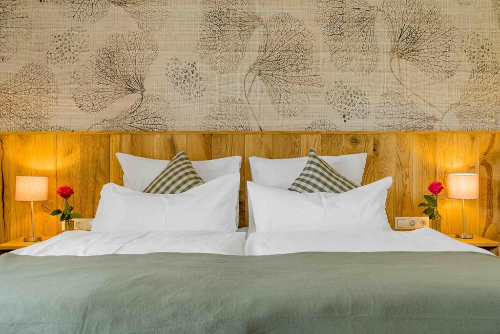 Postel nebo postele na pokoji v ubytování Chalet An der Brunnader-Ihr perfekter Rückzugsort in der Bayerischen Toskana-Überwiegend mit Klima-3Geh-Min zur Therme