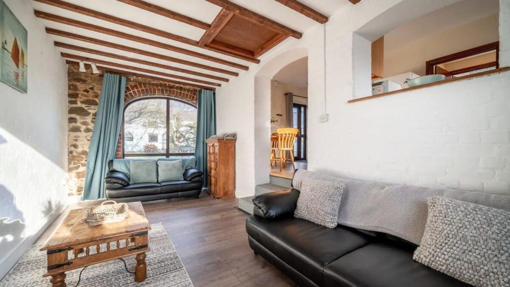 Posezení v ubytování Spacious 2 Bedroom Holiday Cottage nr Bude