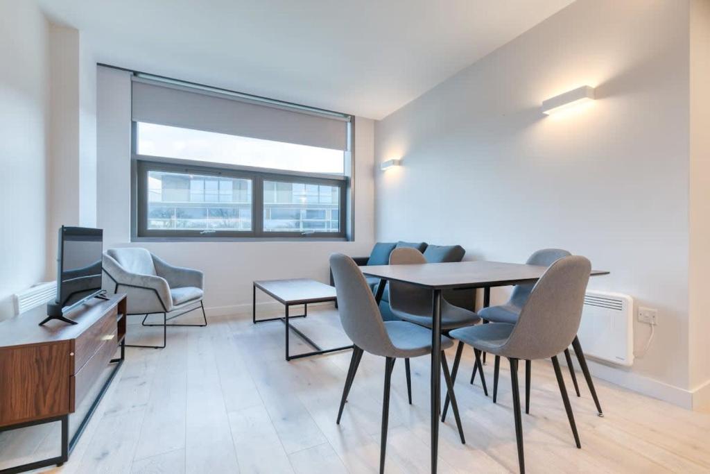 Modern 2 Bedroom Apartment in Bracknell, Bracknell (updated prices 2024)