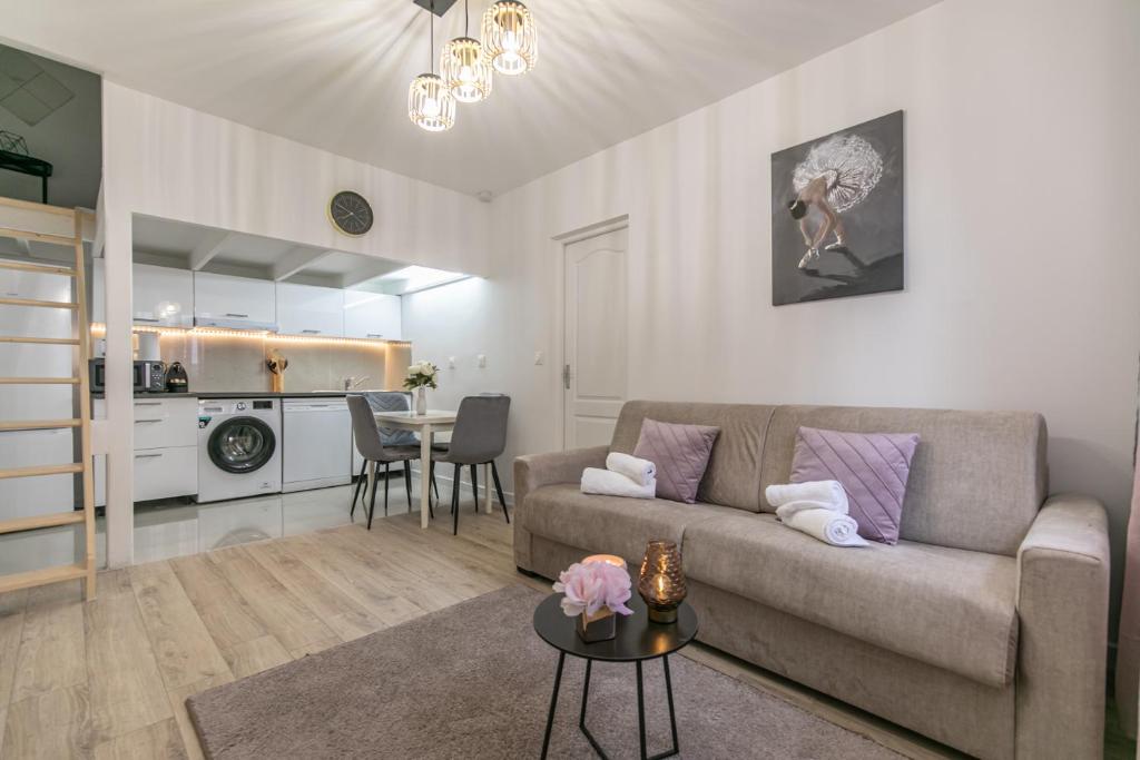 Photo de la galerie de l'établissement Superbe maison de ville avec jardin, à Montrouge