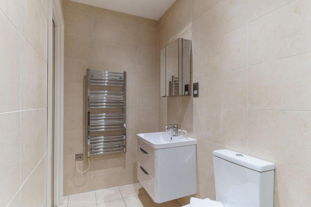 Koupelna v ubytování Spacious 2 Bed Apartment in Manchester Centre