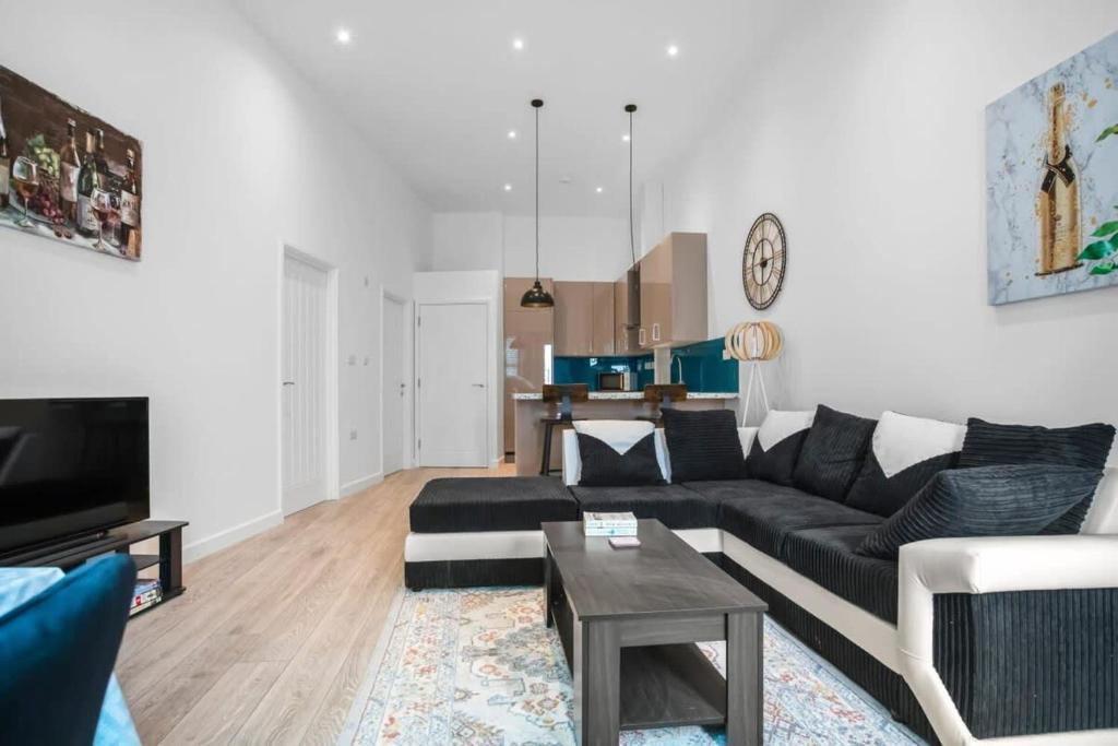 Contemporary 1 Bedroom Apartment In Central Woking