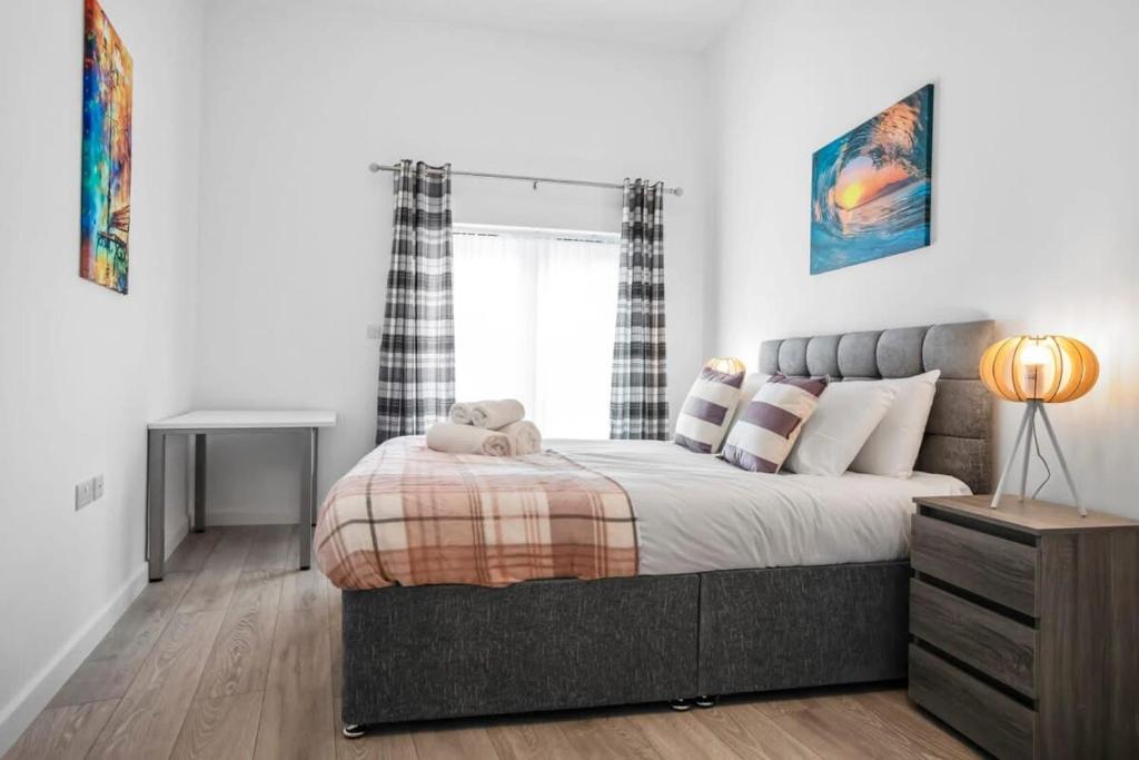 Fotografie z fotogalerie ubytování Contemporary 1 Bedroom Apartment in Central Woking v destinaci Woking