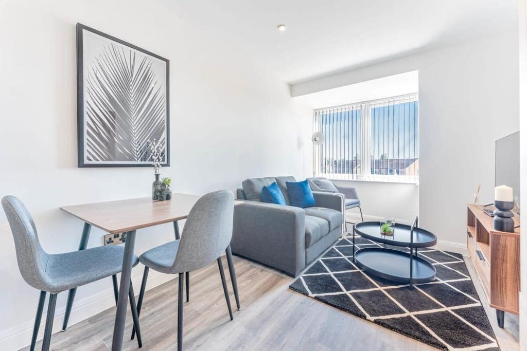 a living room with a table and a couch at Spacious 2 Bedroom Apartment in Birmingham in Birmingham