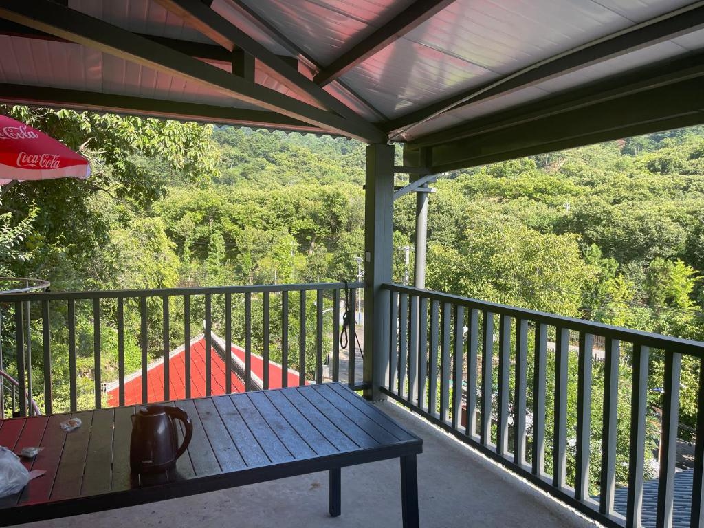 Balcone o terrazza di Beijing Mutianyu Great Wall Wangshanyuan Homestay
