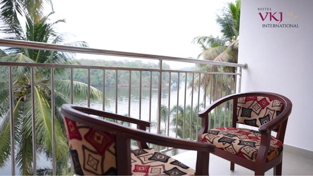 Hotel VKJ International Kuttampuzha - Suite Con Vista De Río