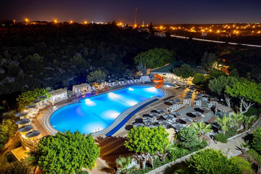 A piscina localizada em Olbios Marina Resort Hotel ou nos arredores
