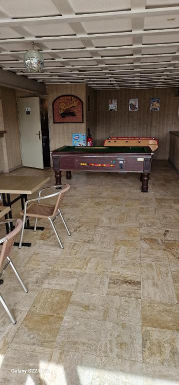 Biliár nebo kulečník v ubytování Le beau mobilhome