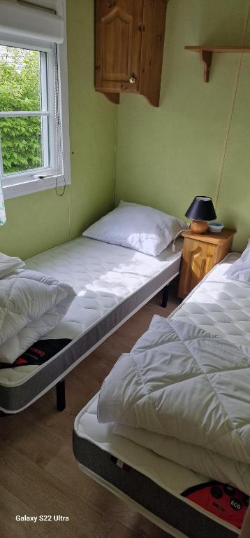 Postel nebo postele na pokoji v ubytování Le beau mobilhome