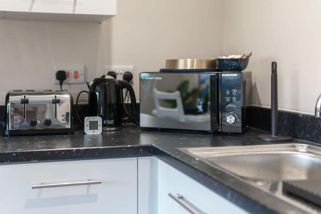 Kuchyň nebo kuchyňský kout v ubytování Lovely 1 Bed Manchester Apartment - Sleeps 3