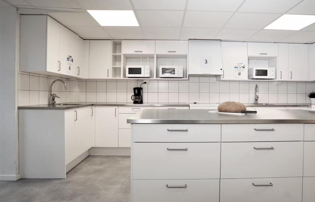 Kuchyň nebo kuchyňský kout v ubytování Forenom Hostel Lund Örtofta